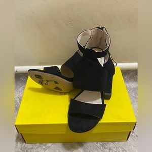 Black sandals heels